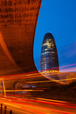 Torre Agbar: A Beacon of Modern Barcelona 🌆✨