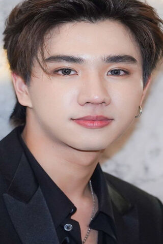 Charming Presence: The Allure of Perth Thanapon