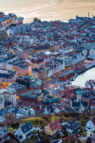 Bergen: The Colorful Heart of Norway 🌈🏔️