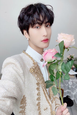 Seonghwa: The Elegance of a Rose 🌹✨