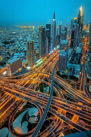 Dubai's Dazzling Skyline: A City of Innovation 🌆✨