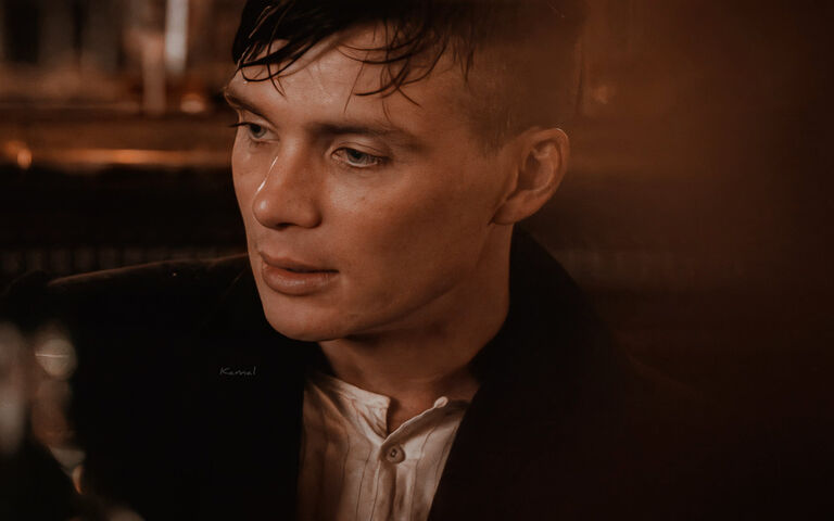 The Enigmatic Gaze of Thomas Shelby Wallpaper - Download to your mobile ...