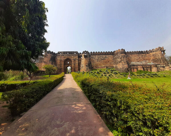Majestic Entrance to Jaunpur Fort 🏰 Wallpaper - Download to your mobile ...