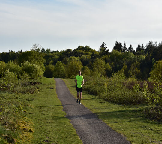 Running Outside Wallpaper - Download to your mobile from PHONEKY