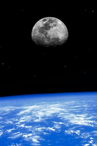 Місяць з орбіти