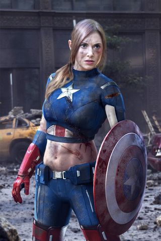 Женский капитан Америка