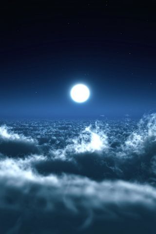 Lua acima das nuvens