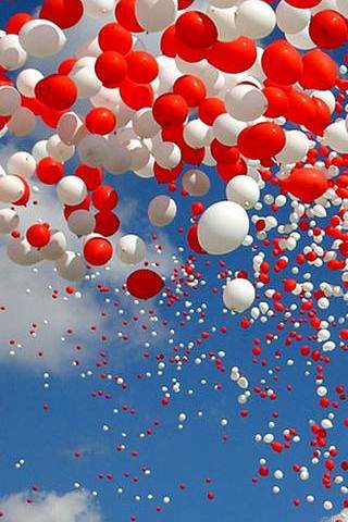 लाल और सफेद गुब्बारे