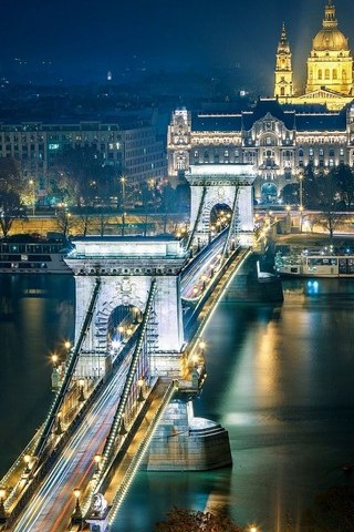 Szechenyi-Chain-Bridge-Budapest