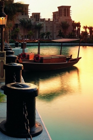 Outdoor-Restaurant-At-Sunset