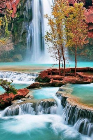 Schöner Wasserfall