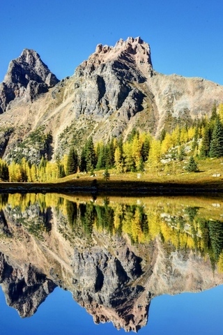 Mountain Reflects