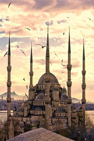 Majestic Minarets: A Gl..