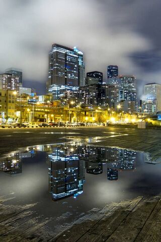 Urban Reflections: A Ni..