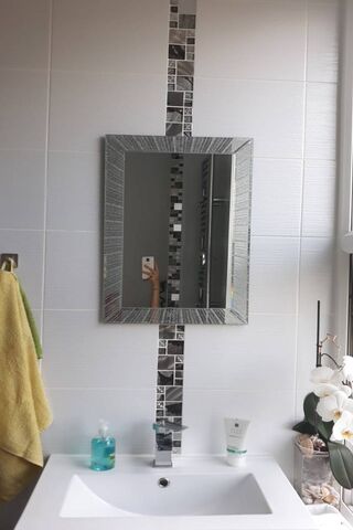 Reflections of Serenity: A Modern Bathroom Oasis