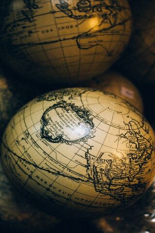 Ozcanates: A Vintage World in Your Hands 🌍✨