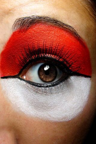 Poké Glam: Eye-Catching Creativity! 🎨✨