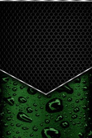 Emerald Elegance: The Allure of Metallic Green ✨💚