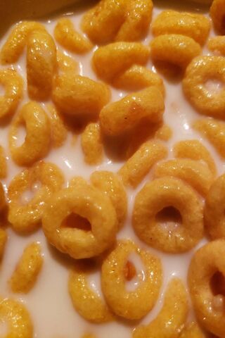 Morning Crunch: A Bowl of Joy! 🥣✨
