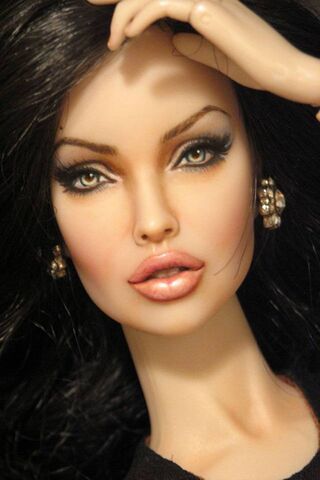 Glamour in Porcelain: T..