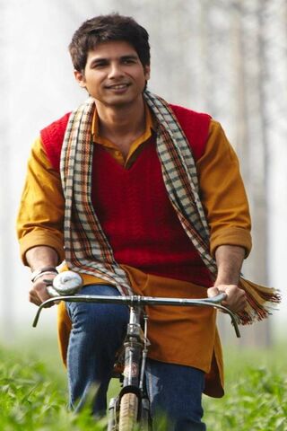 A Journey Through Seasons: Shahid Kapoor in Mausam 🌼🚴