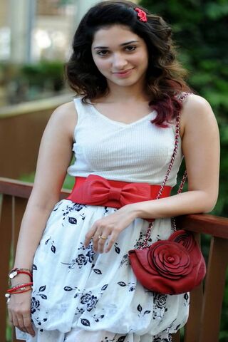 Charming Elegance: Tamanna Bhatia's Fashion Statement 🌸✨