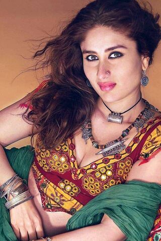 Elegance in Tradition: A Glimpse of Glamour
