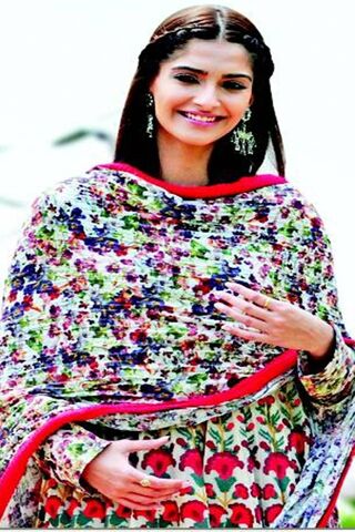 Sonam Kapoor: A Floral Elegance 🌸✨