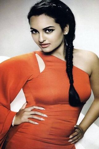 Elegance in Red: A Glamorous Portrait