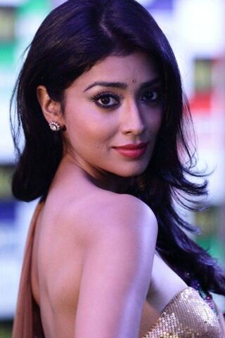 Radiant Elegance: The Allure of Indian Beauty ✨