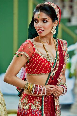 Elegance in Red: The Asin Charm