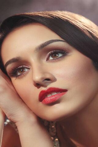 Radiant Elegance: The Allure of Shraddha Kapoor ✨