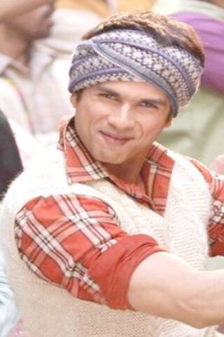 Shahid Kapoor: The Charismatic Performer 🎬✨