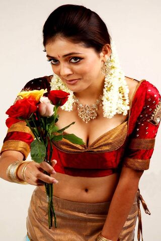 Elegance in Bloom: Parvathy Milton's Floral Charm 🌹✨