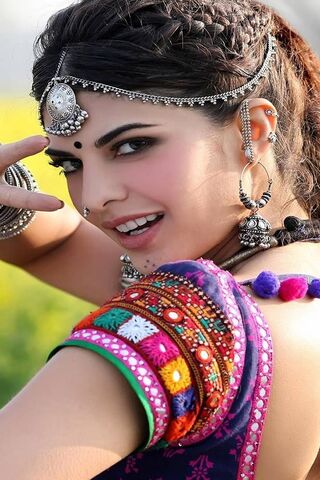 Jackaline Fernandise: A Vibrant Celebration of Culture 🌸✨