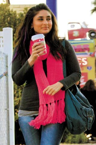 Chic and Cozy: Kareena Kapoor's Stylish Day Out 🌟