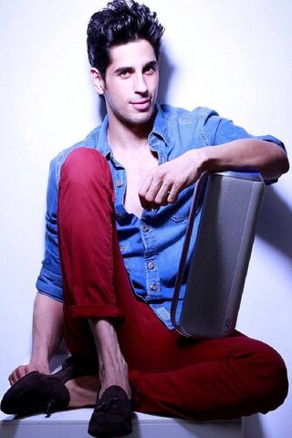 Siddharth Malhotra: The Charismatic Star 🌟
