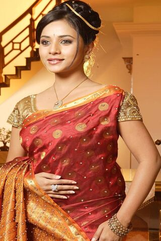 Suza: Elegance in Tradition 🌺✨