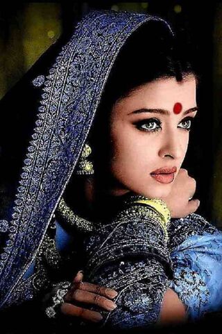 Aishwarya: The Epitome of Grace and Beauty ✨
