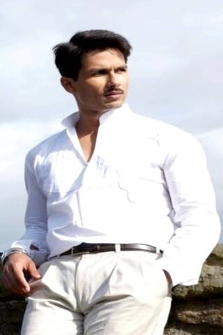 Shahid Kapoor: The Charismatic Star 🌟