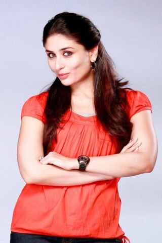 Charming Star: Kareena Kapoor's Radiant Smile 🌟