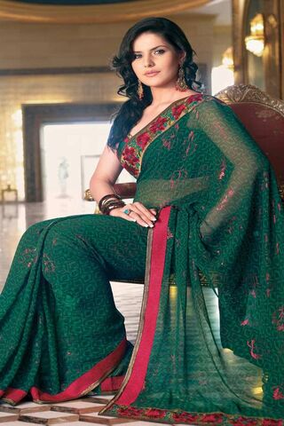 Elegance in Green: Zarine Khan's Stunning Saree Look