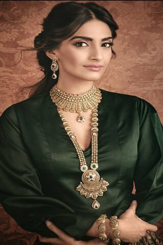 Elegance in Green: A Jewel of Tradition