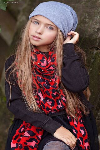 Charming Innocence: A Young Fashionista 🌟