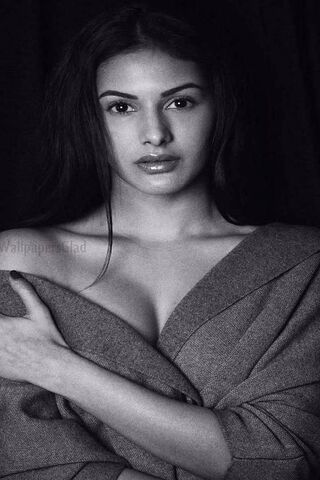 Amyra: The Essence of Elegance