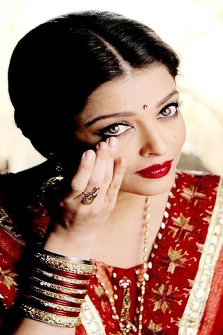 Elegance Personified: Aishwarya Rai's Timeless Beauty