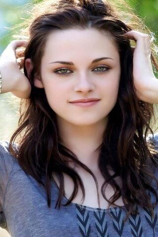 Captivating Charm: The Allure of Kristen Stewart