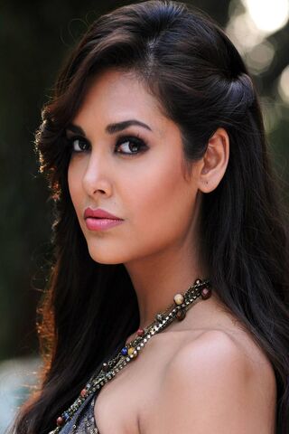 Radiant Elegance: The Allure of Esha Gupta