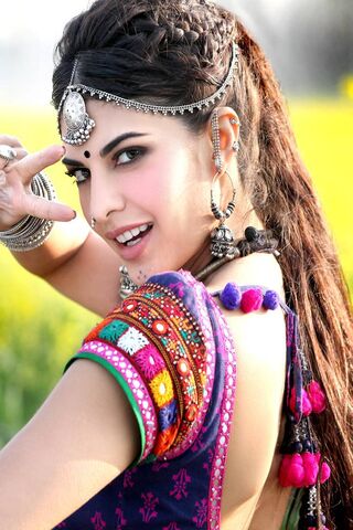 Vibrant Elegance: A Celebration of Culture 🌼✨