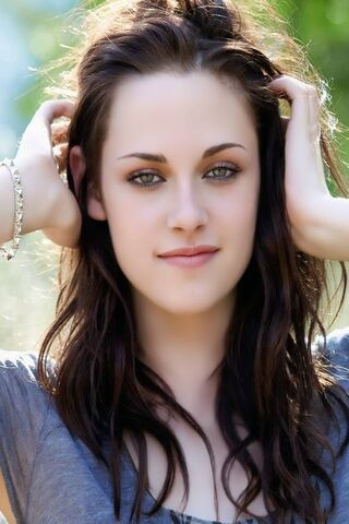 The Enigmatic Charm of Kristen Stewart 🌟